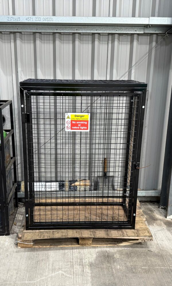 Lockable Gas Cylinder Storage Cage - Image 5