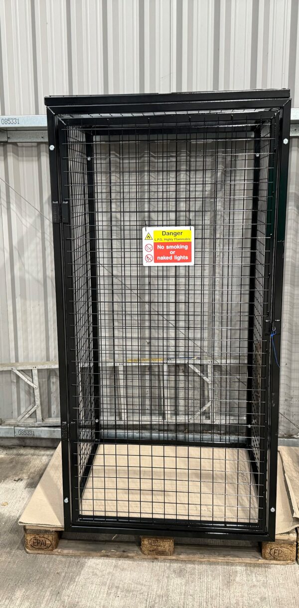 Lockable Gas Cylinder Storage Cage - Image 6