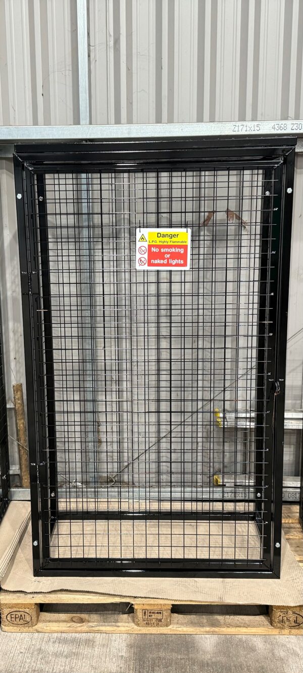 Lockable Gas Cylinder Storage Cage - Image 3